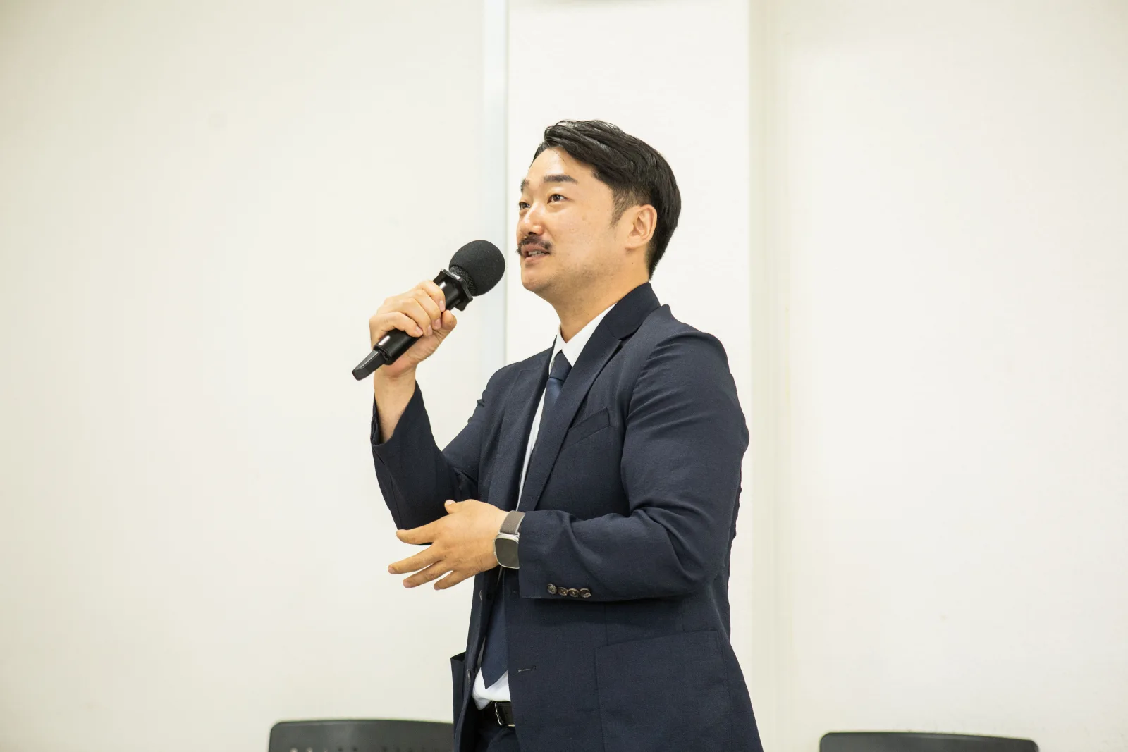 현장을 진행하는 김도경