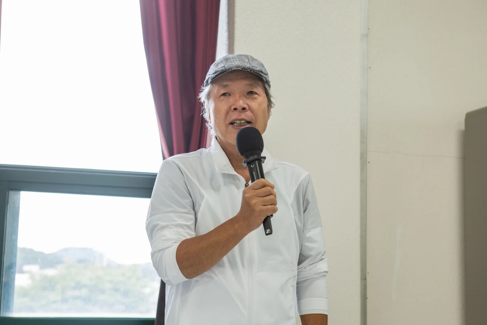 발언하는 석성 농부